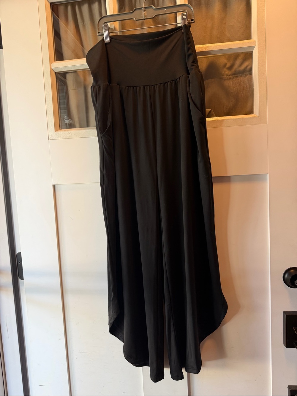 UEU Black High-Low Wide-Leg Palazzo Pants